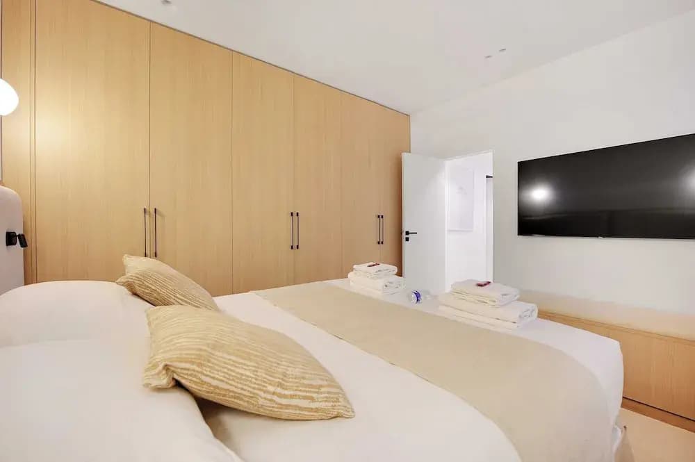 Elegant Apartment With 2 Rooms - Photo 2