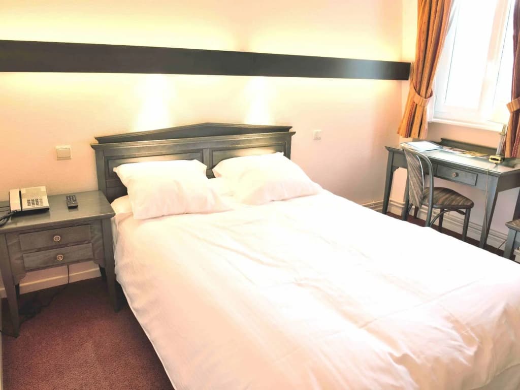 Hôtel Le Saint Louis - Photo 2
