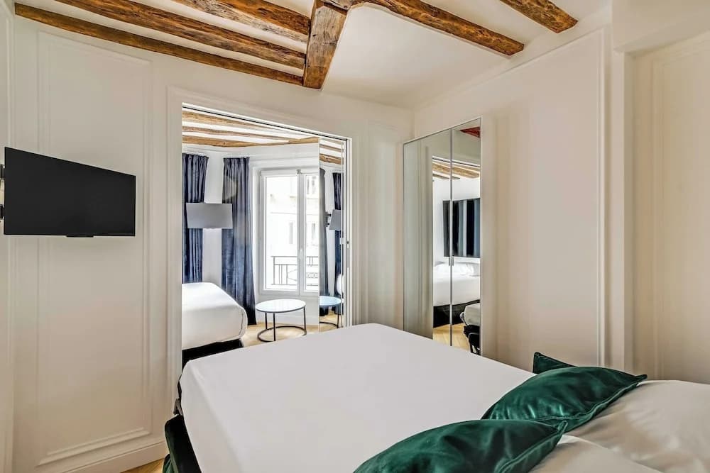 2bdr/5p Apartment au Centre de Paris in Downtown Paris - Miniature 6