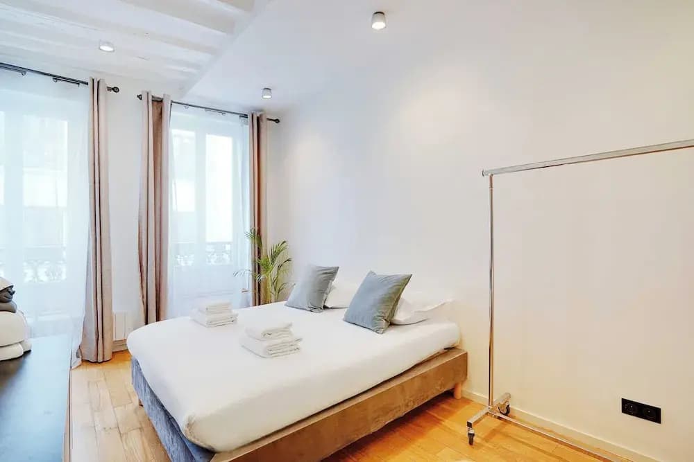 Stunning Apartment - 4br/8p - Mail - Photo 4