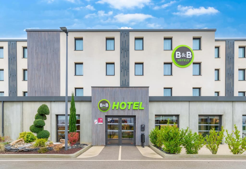 B&B HOTEL Troyes Magasins d'usine - Photo 1