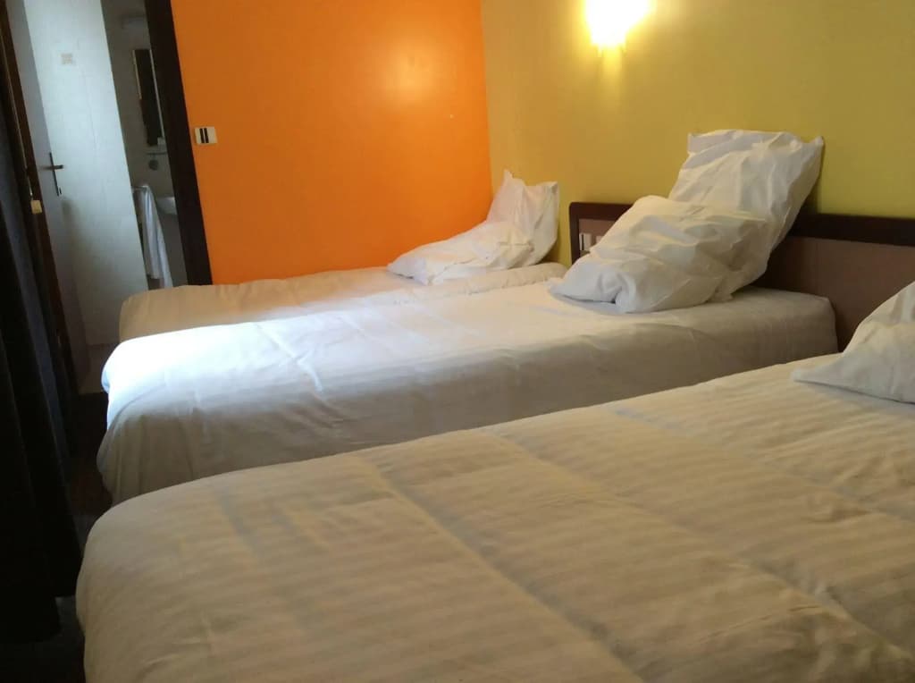 Hotel De La Place - Photo 3