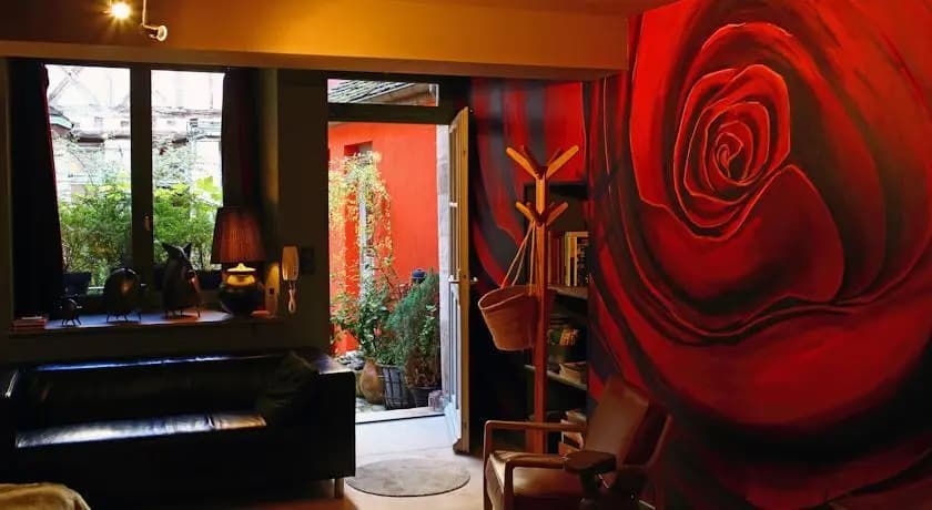 Barbary Lane House Rental - Photo 4