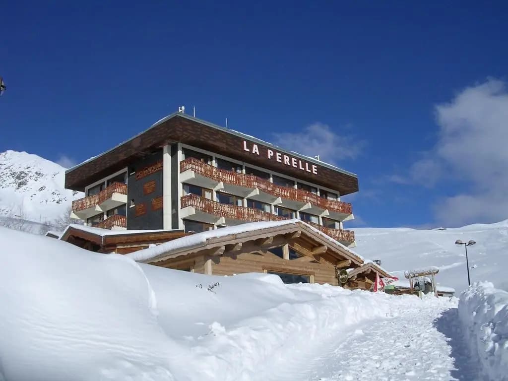 Hôtel La Perelle - Photo 1