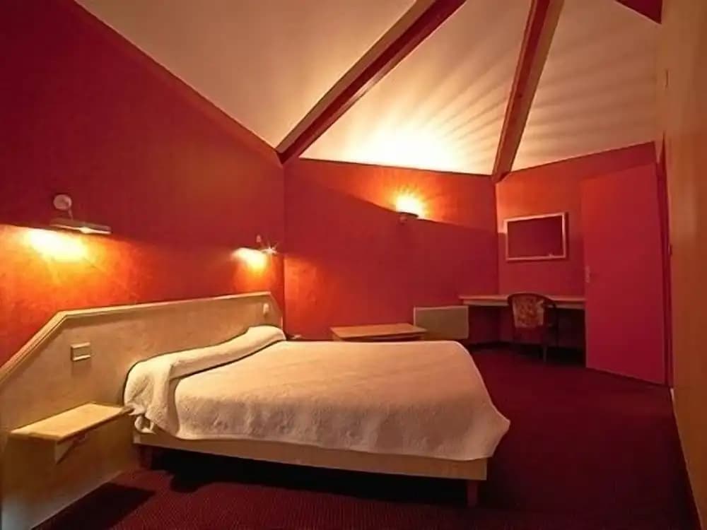 Hotel L'Enclos - Photo 1