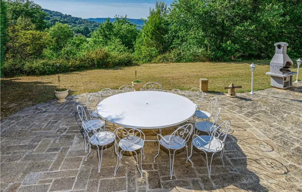 Amazing home in Rognes with 4 Bedrooms, WiFi and Outdoor swimming pool - Miniature 6