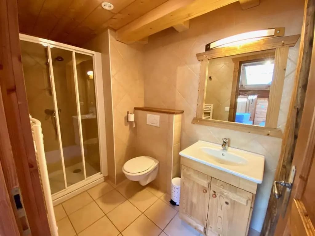 Chalet in Morzine Sleeping 12 with Sauna - Miniature 6
