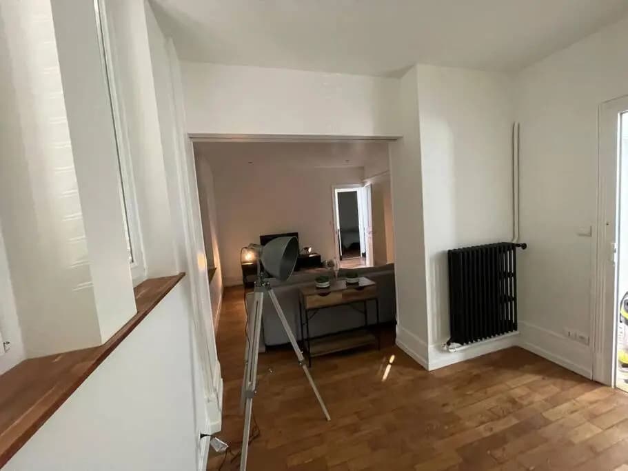Superbe appartement rénové avec parking gratuit - Miniature 7