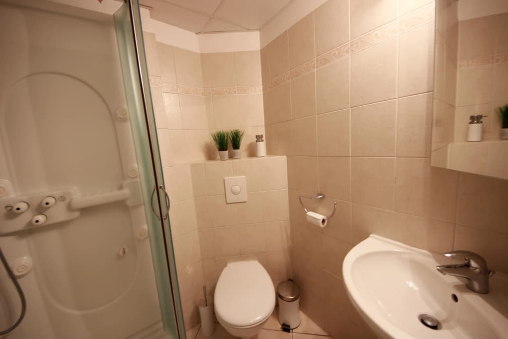 2 room CROISETTE behind CARLTON HOTEL (NEW) - Miniature 7