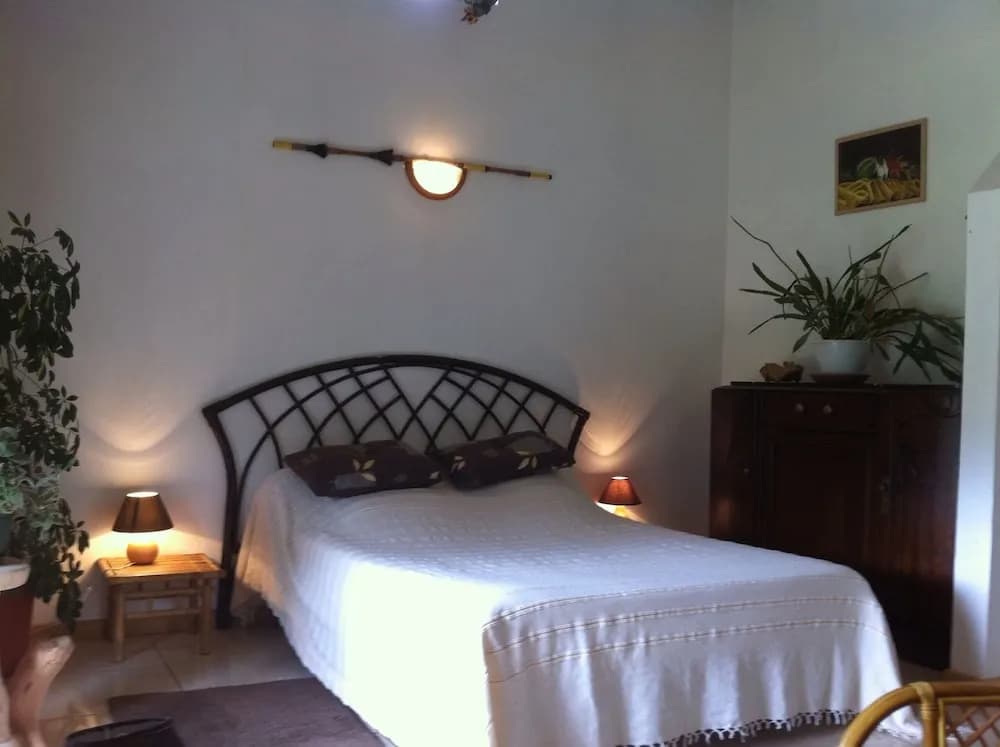 Auberge Issiates - Photo 1