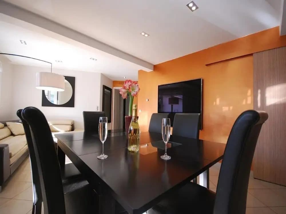 Three Bedroom Carlton Cannes - Photo 3