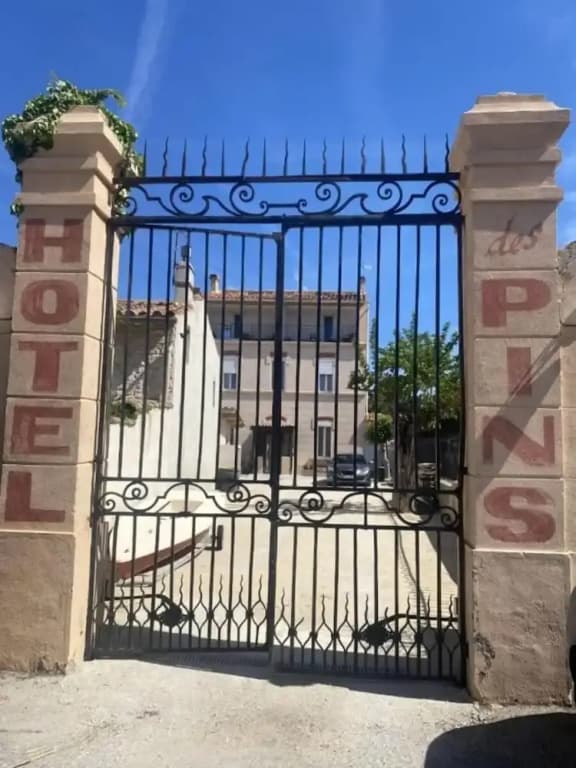 Appart Hôtel Sous les pins - Photo 1