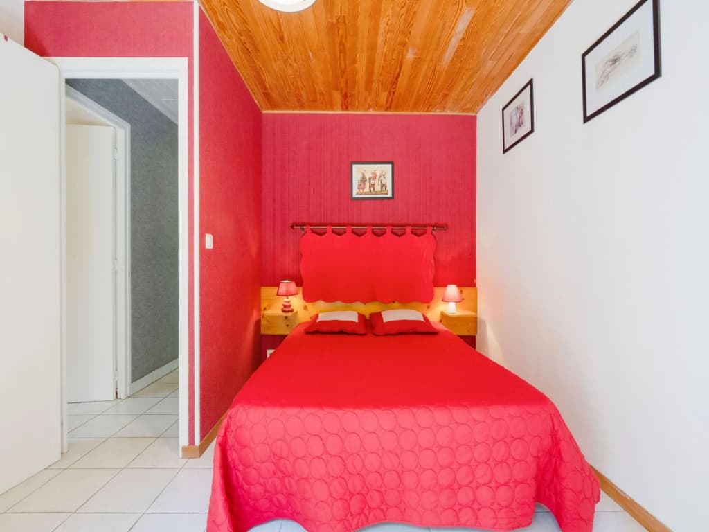 Serene Holiday Home in Les Salelles With Swimming Pool - Miniature 7