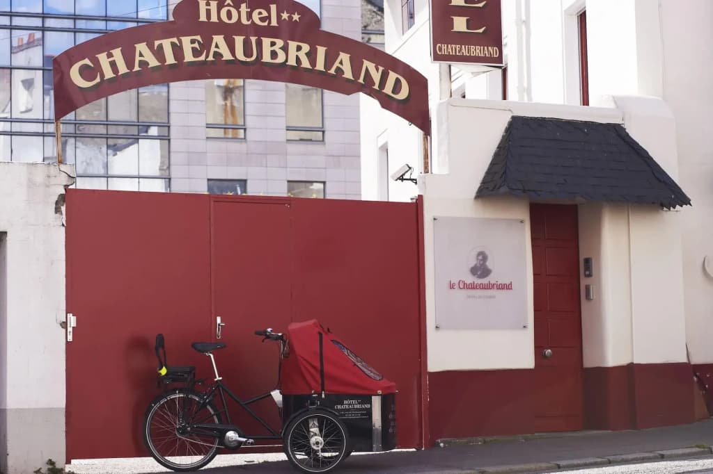 Hôtel Chateaubriand - Photo 1