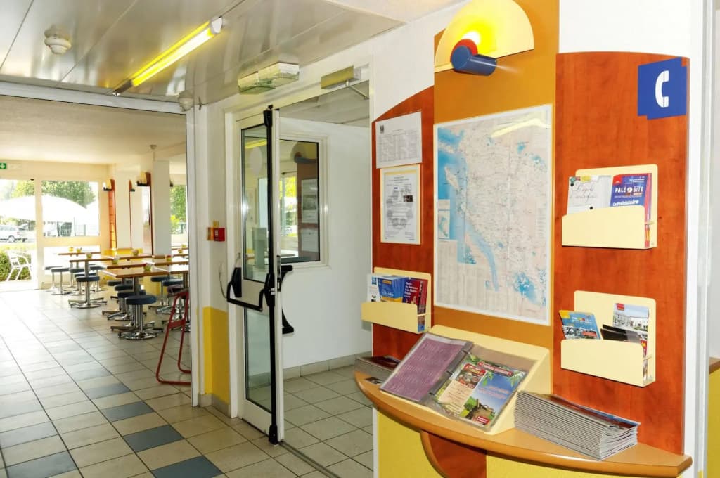 ibis budget Rochefort - Photo 2