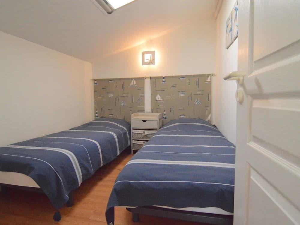Quaint Holiday Home in Chateau-d'Olonne near Sea - Photo 2