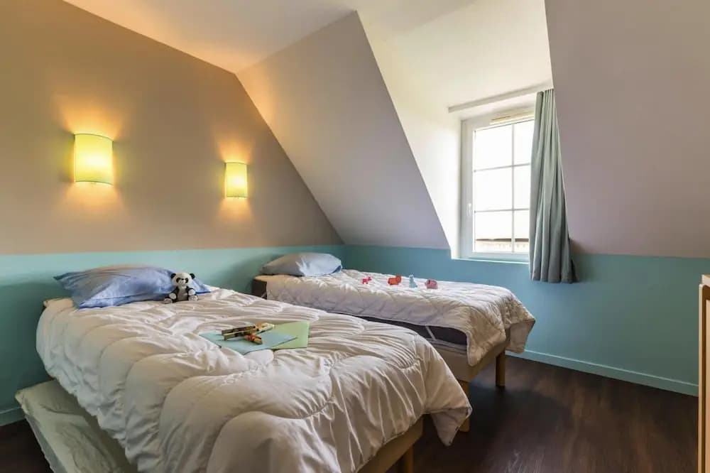 Holiday Home in Residence Le Green Beach, Port-en-besssin-huppain - Photo 2