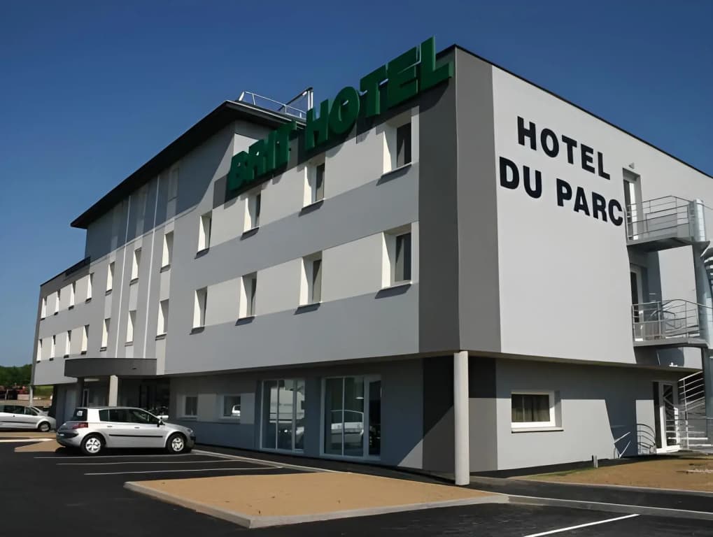 Brit Hotel Piscine & Spa - Fougères - Photo 1