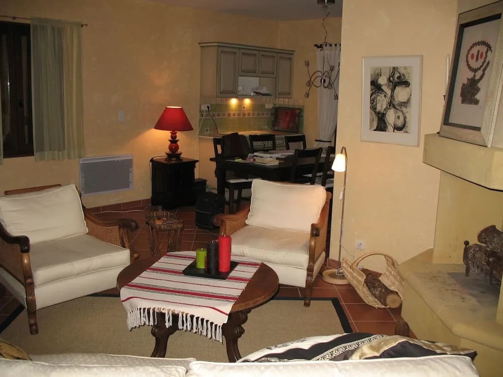 Luxurious Holiday Home with Pool in Ajat France - Photo 2