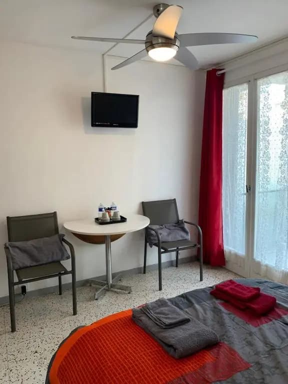 Agréable Studio, belle terrasse, Parking privé, 2 étoiles - Photo 4