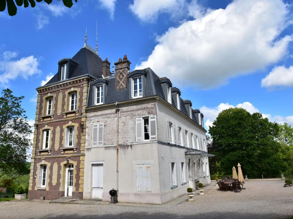 Heritage Castle in Asnieres with Garden - Photo 1