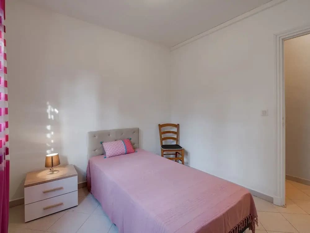 Charming Flat With Pool - Photo 3