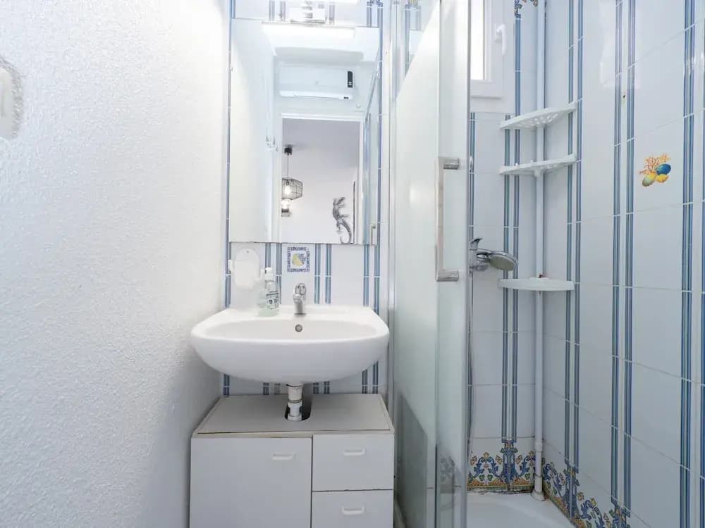 Beachside Apartment With Pool - Photo 4