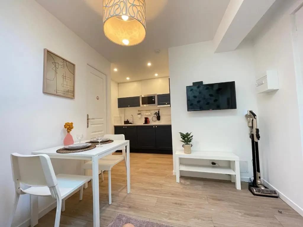 Nice Renting - FERSEN - 2 Rooms Vieil Antibes - AC - Safranier - Big Terrace - Photo 4