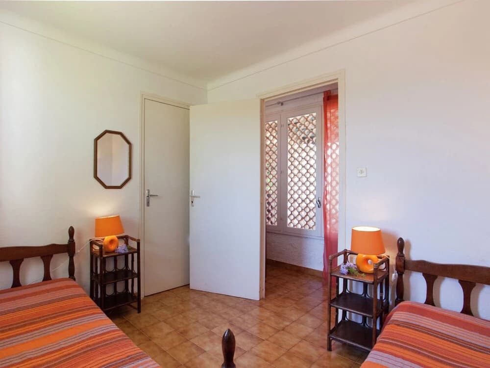 Cosy Holiday Home in CargÃ¨se Corse-du-Sud near Sea - Photo 4