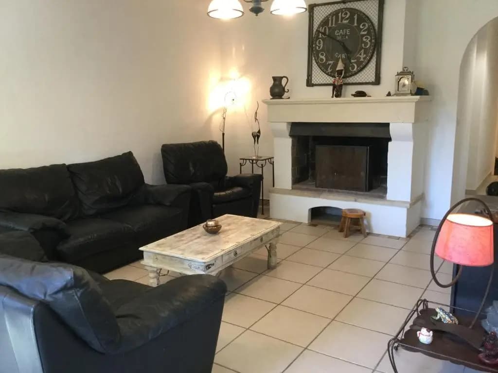 Agréable Maison de Vacances avec Piscine Privée, située à Robion au cœur du Luberon, avec une jolie vue, 8 personnes, LS2-...