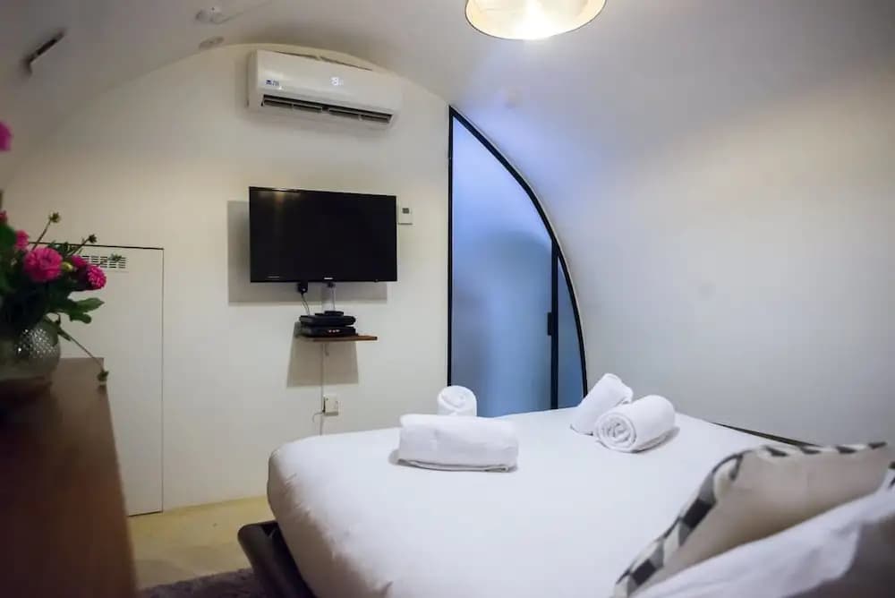 Jardin Priv Gorgeous 3 Bed House in Le Marais - Photo 2