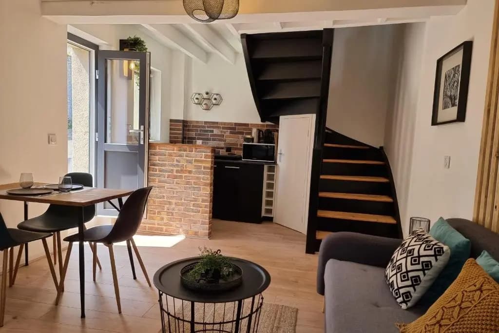 Rive Sud - Charming Maisonette 2 P - City Center - Photo 4