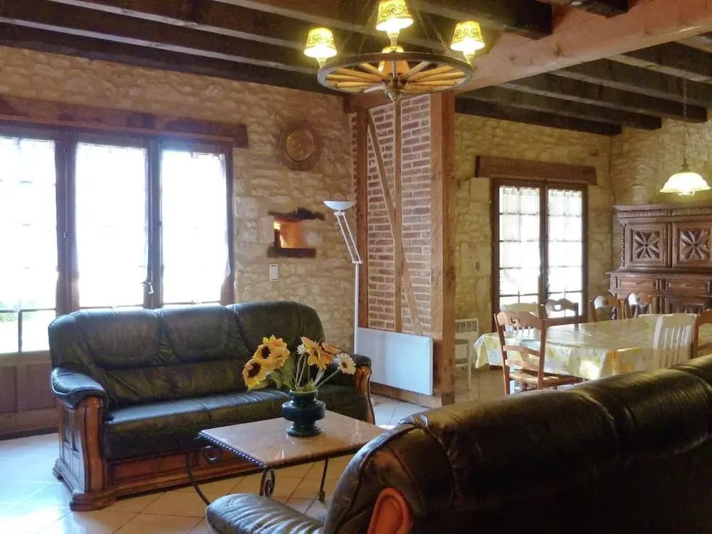 Chic Holiday Home in Siorac-en-perigord With - Photo 2