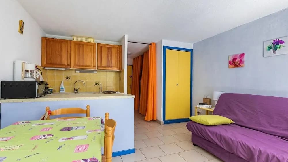Cozy Stay Near the Beach - Photo 5