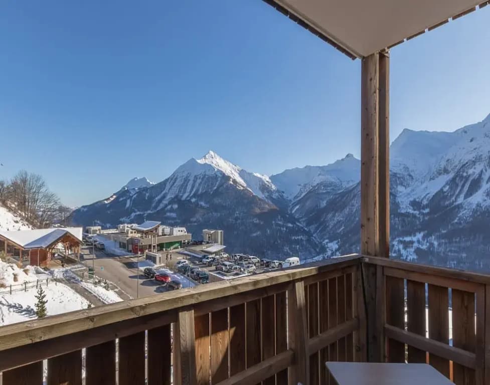Sunny Mountain Retreat - Miniature 8