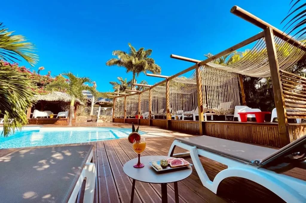 Tropicana Suites - Photo 4