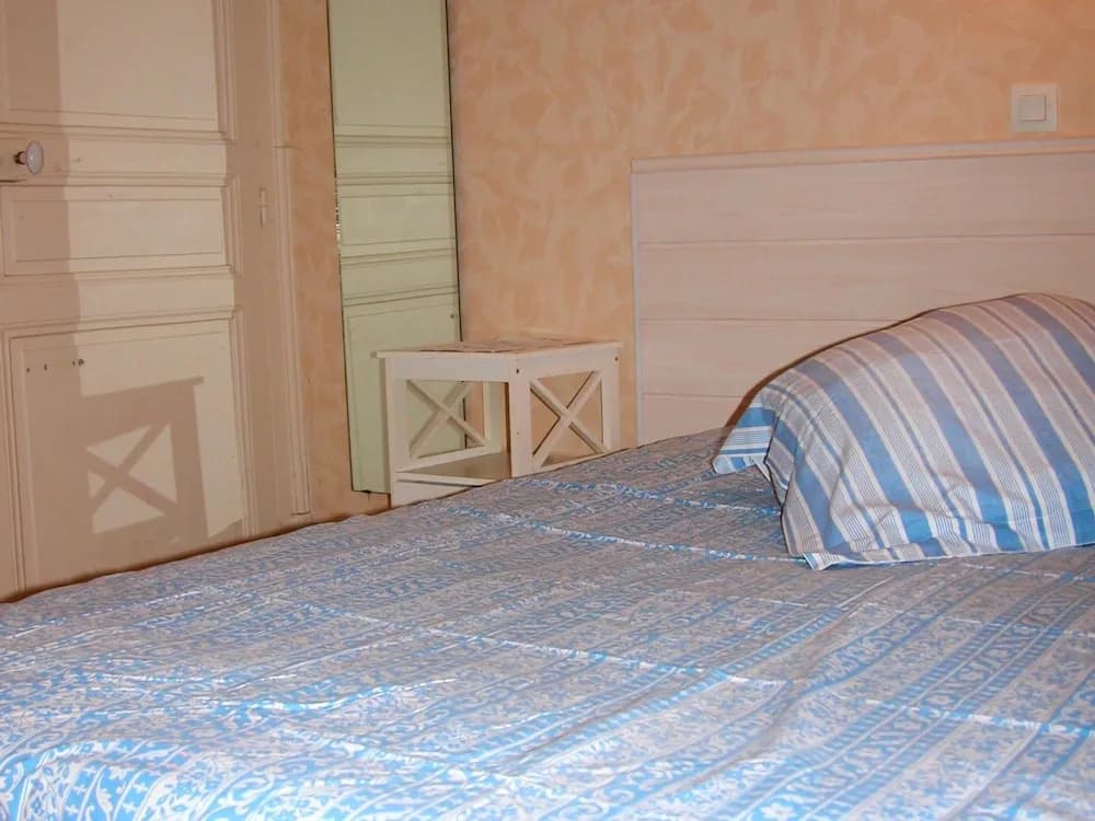 Studio in Néris-les-bains, With Wonderful City View, Enclosed Garden and Wifi - Photo 4