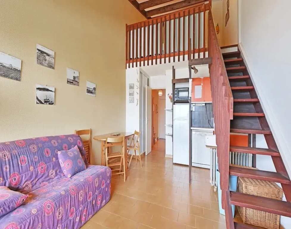 Waterfront Retreat With Balcony - Miniature 7