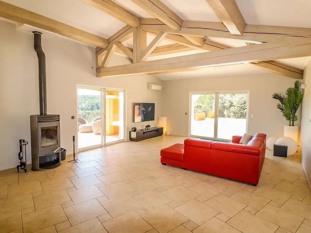 Luxury Property With Private Pool - Miniature 6