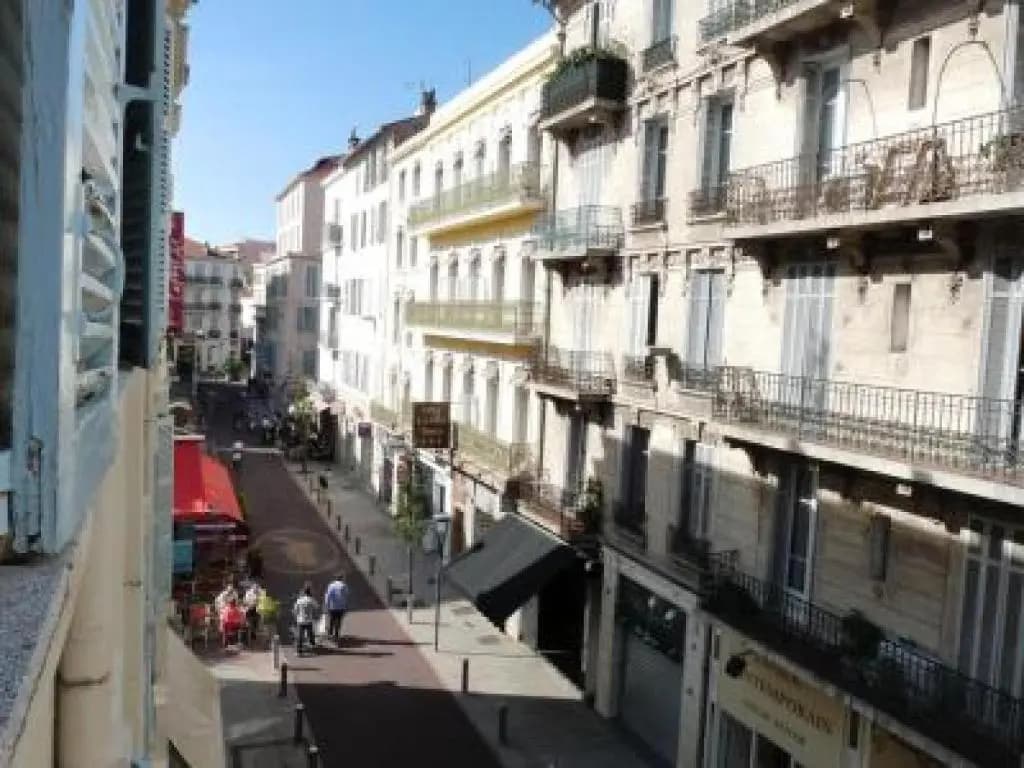 Beautifully decorated two bedroom apartment in the heart of Cannes five minutes walk from Palais 409 - Photo 1