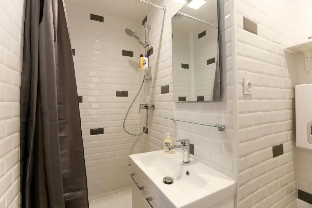 Renovated Studio for 2 - Miniature 6