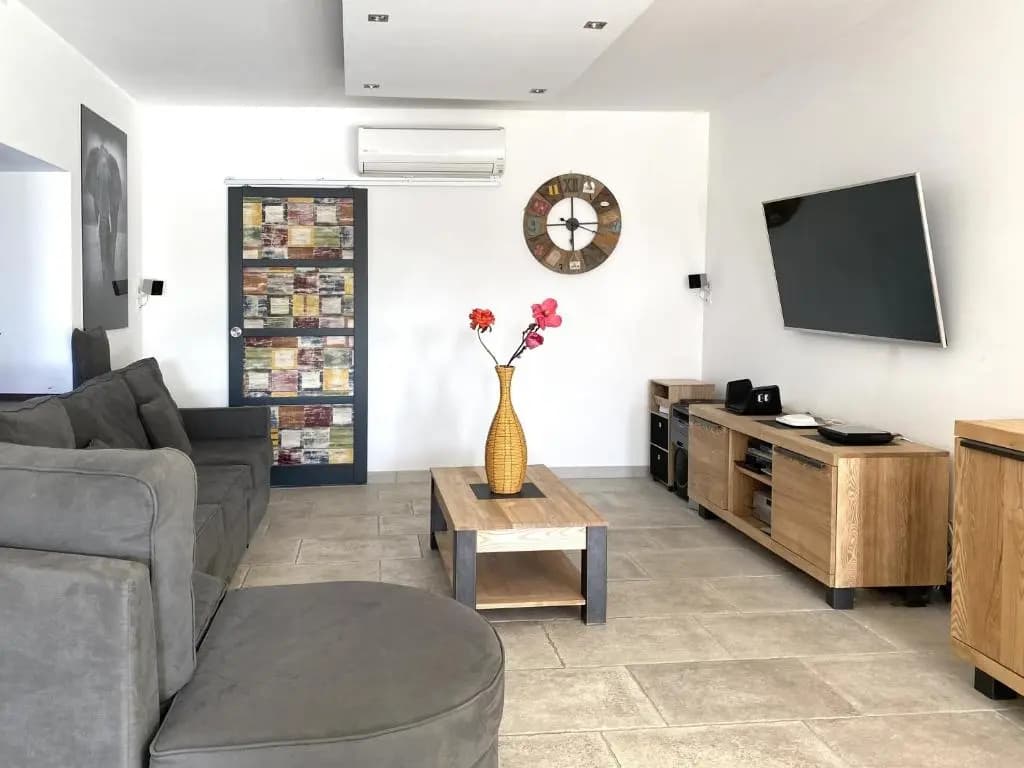 Reposante villa avec grande piscine - Photo 1
