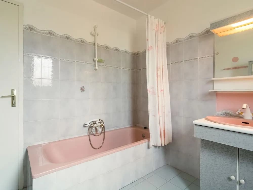 Cozy Holiday Home in Noves with Swimming Pool - Miniature 8