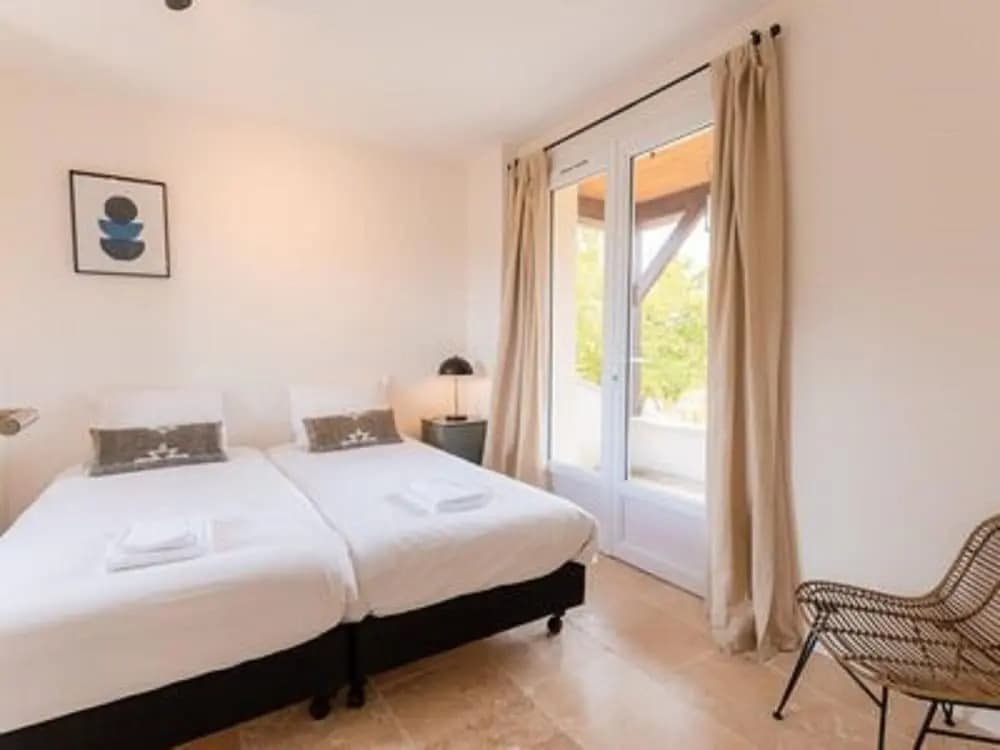 Spacious and Modern Villa With Large Garden and BBQ Area - Photo 5