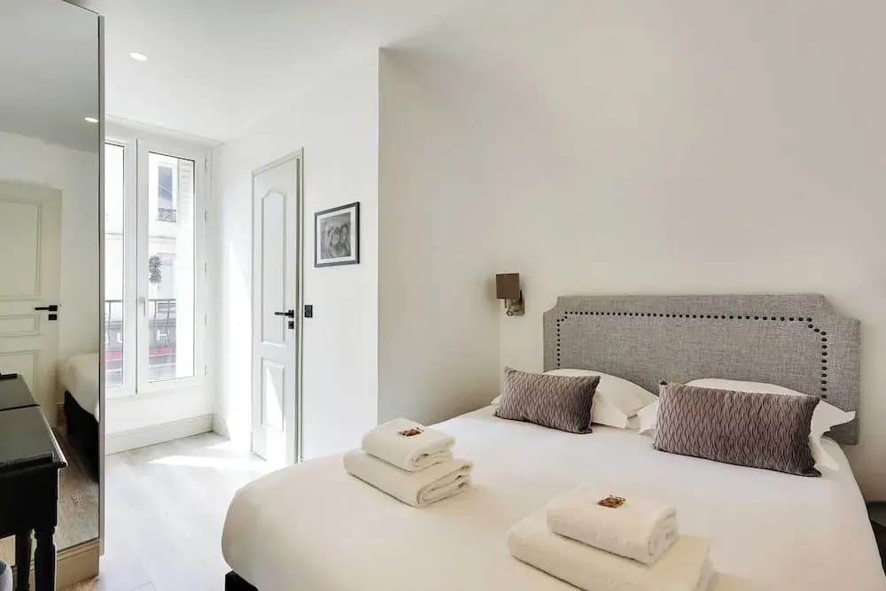 Modern Apartment & Terrace - 2br/6p - Near Nation - Photo 1