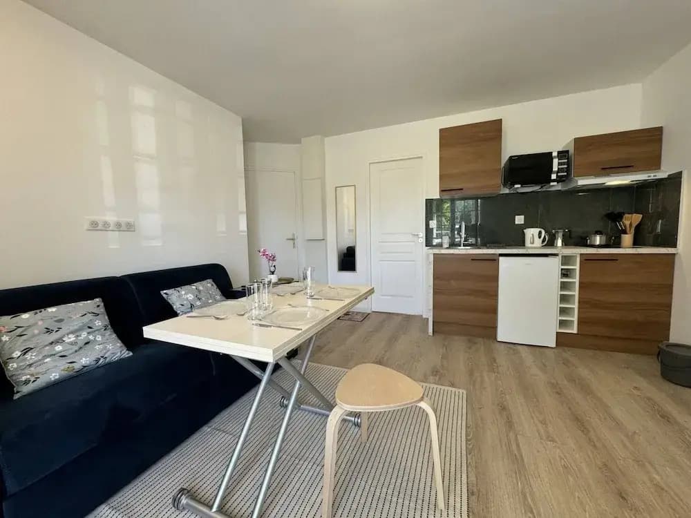 Apartment in Le Mans With Private Terrace - Miniature 7
