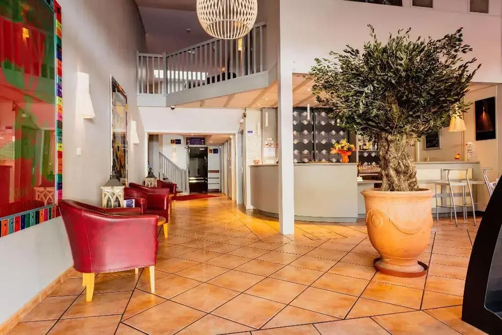 Brit Hotel Nîmes Ouest - Photo 1