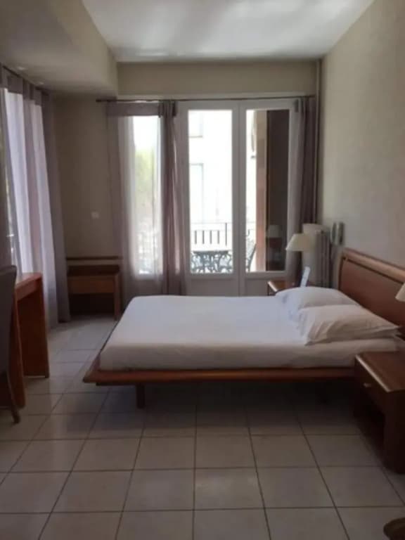 Hôtel Bonaparte - Photo 2