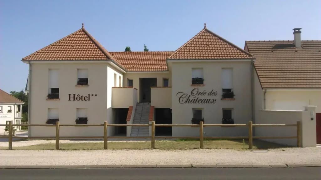 Hotel Orée des Châteaux - Photo 1