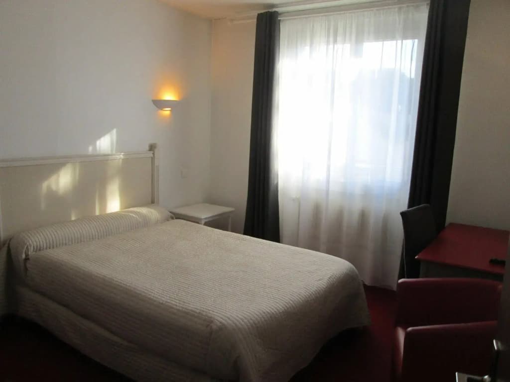 Hotel Victor Hugo - Photo 5